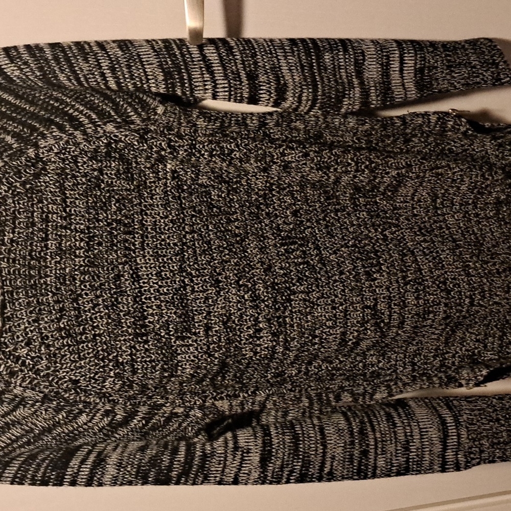 Sweater with zippers